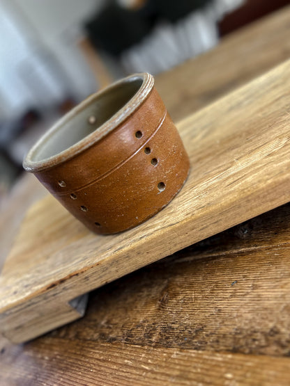 Brown Cheese Mould (Faisselle)
