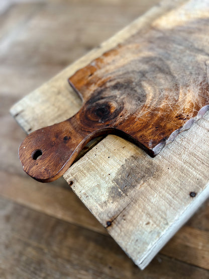 French Cutting Board with Scalloped Edges