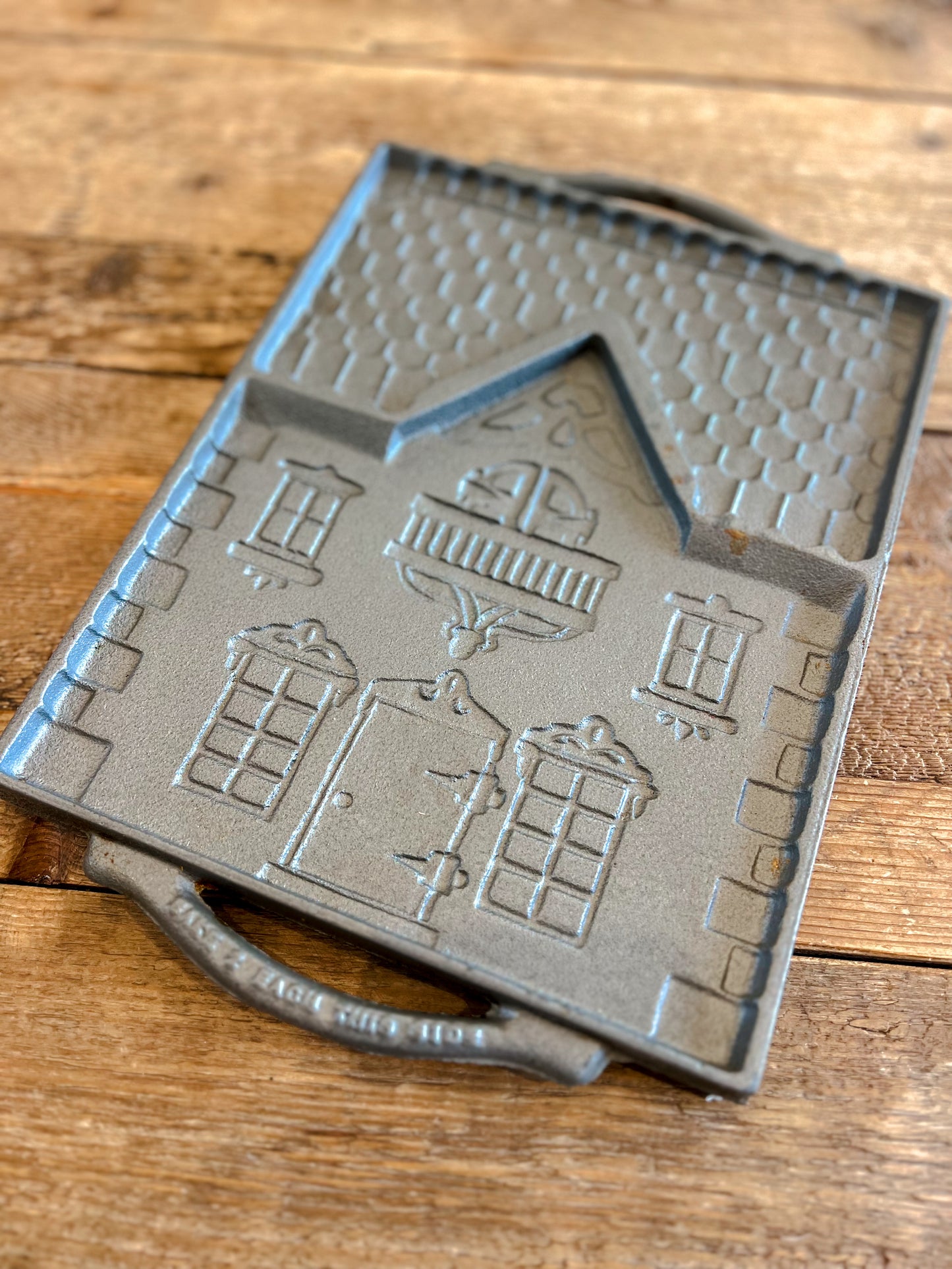 Williams Sonoma Traditional Cast Iron Gingerbread House Plaque